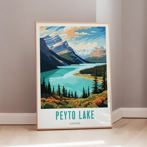 Peut inclure: Une affiche de voyage de style vintage représentant une vue panoramique du lac Peyto au Canada. L'affiche est dans un schéma de couleurs bleu et vert et représente un lac turquoise entouré de montagnes et d'arbres.