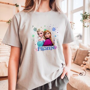Camiseta de la princesa Elsa y Anna, cuello redondo de algodón de EE. UU., viaje familiar de Frozen a Disneyland, regalo de cumpleaños imagen 8