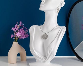 Organizador de joyas - Estatua femenina blanca de pie, expositor de joyas