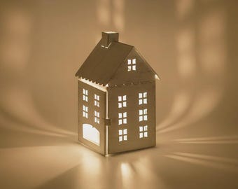 Dekorative Laterne aus Metall, Haus, Weißgold gebürstet