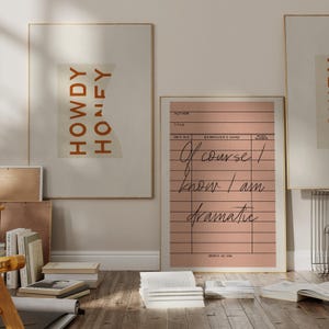Set van 2 prints, natuurlijk weet ik dat ik dramatisch ben en Howdy Honey, bibliotheekkaartkunstwerk, retro handgeschreven print, digitale downloadprint