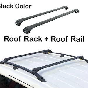 Puede incluir: Conjunto de baca y rieles de techo negros para un coche. La baca está instalada en el techo del coche.