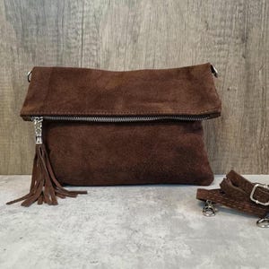 Bolso bandolera con borlas de piel de ante auténtica en color marrón oscuro/Bolso de hombro de piel de ante en color marrón chocolate/Bolso de ante en color marrón chocolate/Bolso de ante marrón