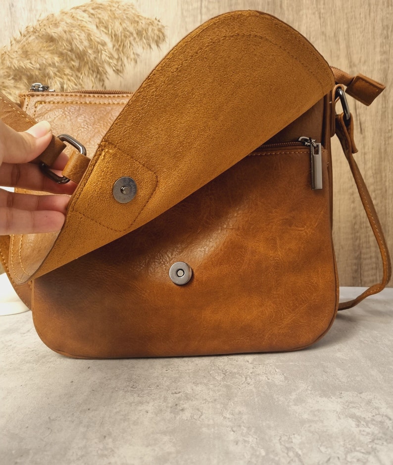 Vegan Leather Satchel Bag Tan Crossbody bag Shoulder Bag Brown Shoulder bag Brown Vegan Bag Unisex Crossbody bag Gifts for her Gifts for him zdjęcie 4