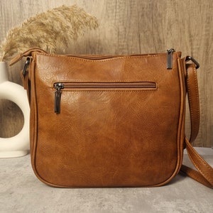 Vegan Leather Satchel Bag Tan Crossbody bag Shoulder Bag Brown Shoulder bag Brown Vegan Bag Unisex Crossbody bag Gifts for her Gifts for him zdjęcie 6