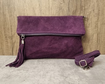 Borsa a tracolla in vera pelle scamosciata viola con nappina: tracolla removibile