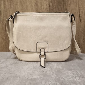 Cartable beige clair en cuir végétalien/Sac bandoulière beige/Sac à bandoulière/Sacs végétaliens beiges-Quincaillerie argentée foncée Cadeaux pour elle