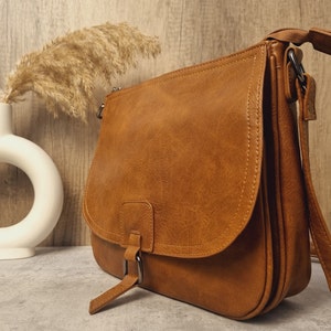 Vegan Leather Satchel Bag Tan Crossbody bag Shoulder Bag Brown Shoulder bag Brown Vegan Bag Unisex Crossbody bag Gifts for her Gifts for him zdjęcie 1