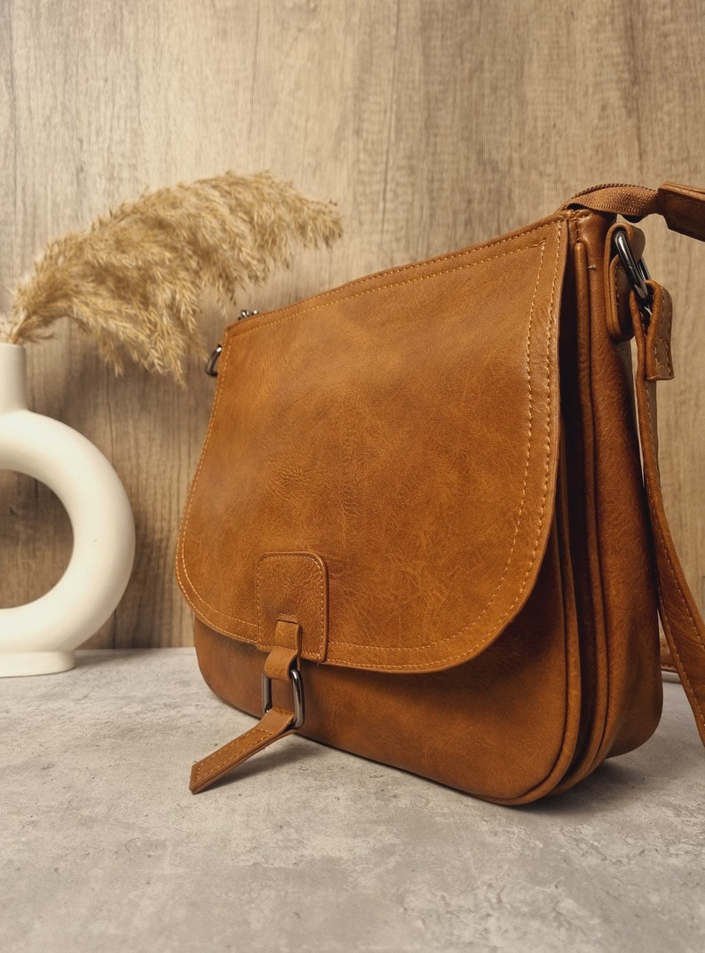 Vegan Leather Satchel Bag Tan Crossbody bag Shoulder Bag Brown Shoulder bag Brown Vegan Bag Unisex Crossbody bag Gifts for her Gifts for him zdjęcie 1