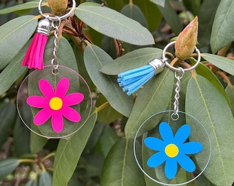 Flower Keychain, Floral Keychain, Daisy Keychain