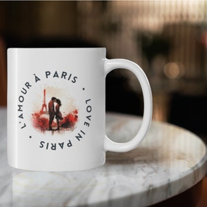ロマンチックなパリ風コーヒーマグ - 「L'amour à Paris、パリの愛」 - 11 オンス セラミックカップ