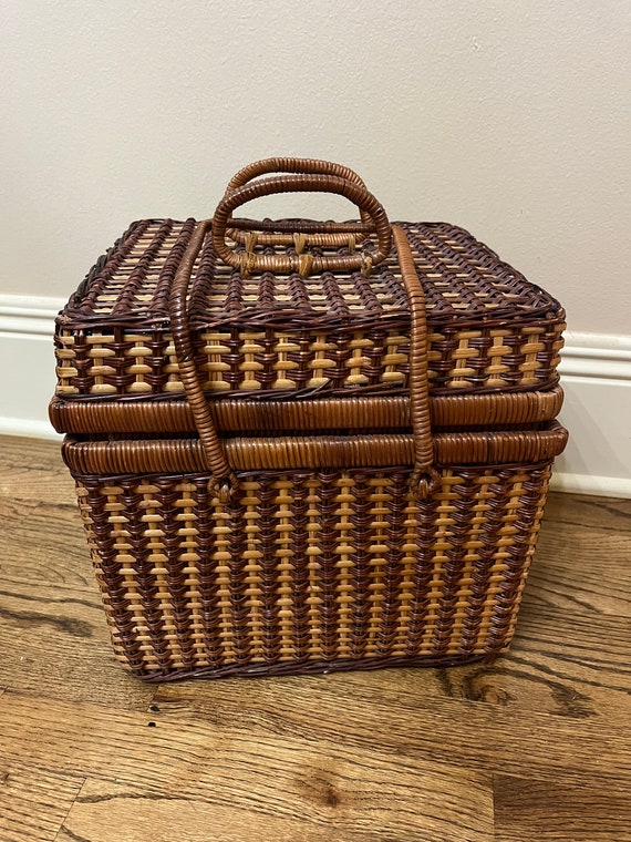 Fishing Creel Wicker Basket Hong Kong / Rare Primitive Wicker