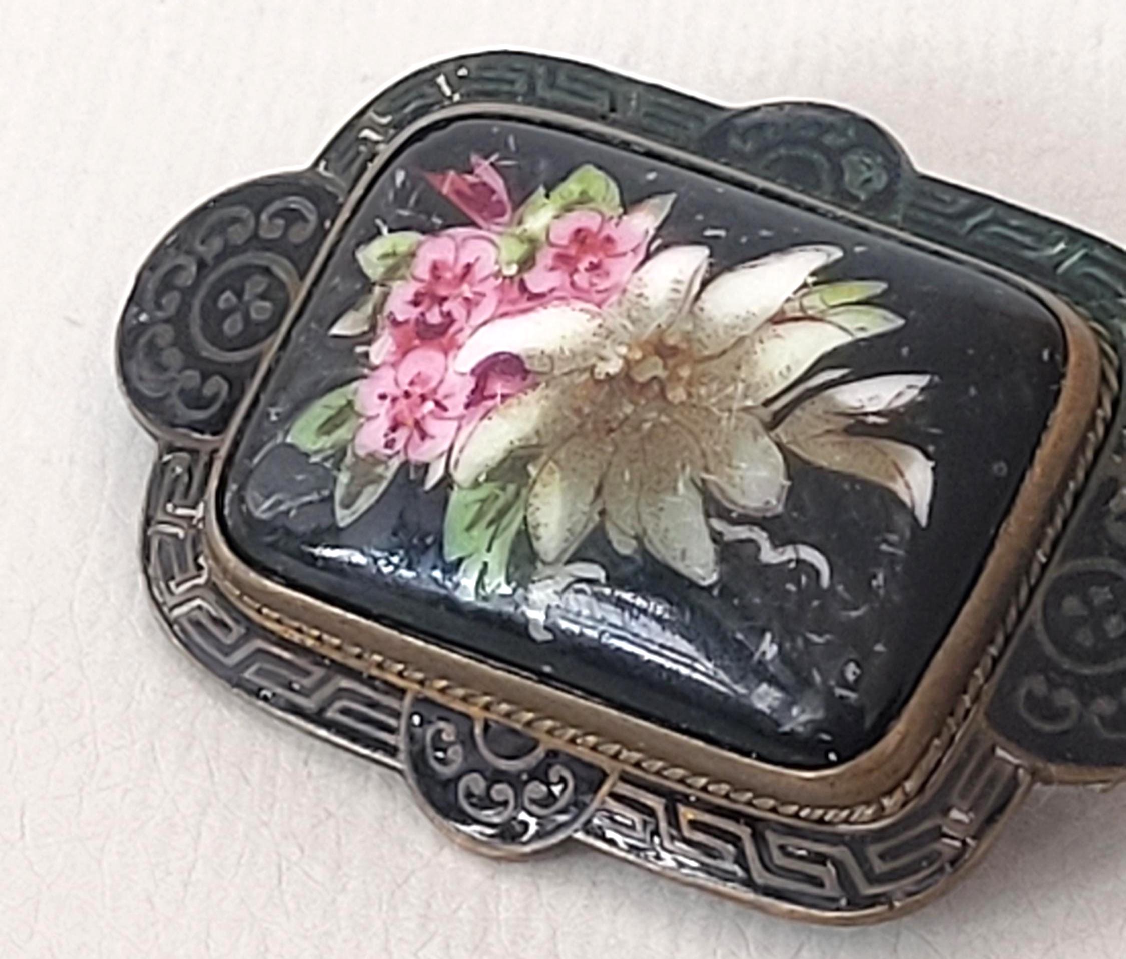 ヴィクトリア朝時代の大型手描き磁器製エーデルワイスブローチ、黒 