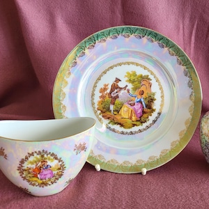 Porzellanmalerei Leni Parbus (1904-1955) Set of Decorative Plate & Vase.  Porcelain with mother-of-perl effect. Bavaria