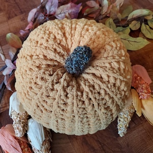 Calabaza ~ Calabaza grande tejida a crochet de color amarillo mostaza
