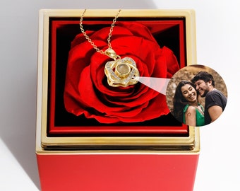 Collier pour projection de photos avec boîte de roses éternelles • Vraie rose préservée • Collier pour projection de photos • Collier pour projecteur • Meilleur cadeau pour elle