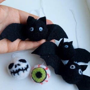 Felted Halloween Bat, Eye and Skull - Halloween Fall Garland - Horrible Halloween Decor - Gothic Gift