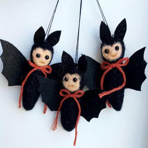 Set von drei lustigen Fledermäusen - Gefilzte Halloween Fledermäuse - Halloween Dekor - Horrible Halloween Dekor - Gothic Geschenk