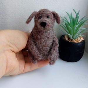 Süße Nadel gefilzte Hund Figur - Hunde Skulptur für Bücherregal Dekor - Hundeliebhaber Geschenk - Geschenk für Kinder