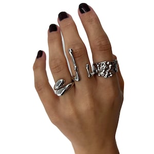 Unikt set med smälta ringar i rostfritt stål – Djärva minimalistiska justerbara smycken – Moderna oregelbundna grova skulpturala silverband för henne och honom