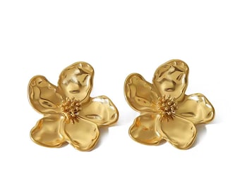 Gouden bloemoorknopjes – Elegante bloemenstatementsieraden