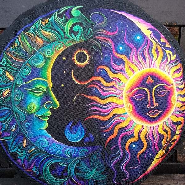 Sun and Moon 16" travel drum bag for frame, shamanic, bodhran and steel tongue drums. Padded with waterproof base and shoulder strap.