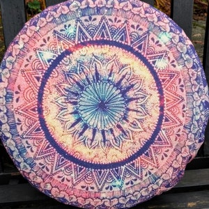 Beautiful drum bag for 14&quot;/36cm frame shamanic drums or steel tongue drums. Bag diameter 44cm.  Padded, waterproof base and shoulder strap