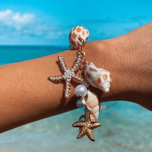 Mermaid's Shell Charm Bracelet - Handcrafted Charm Bracelet, Ocean Inspired Jewelry, Unique Adjustable Bracelet, Perfect Gift for Sea Lovers