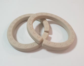Pin Up Ring Twin Pack | breastfeeding aid, silicone clothing clip
