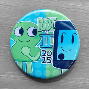 Könnte beinhalten: Ein blauer und grüner Knopf mit einer Comicfigur links und einem blauen Rechteck mit einem Gesicht rechts. Der Text "BFDI & II 2025" befindet sich in der Mitte.
