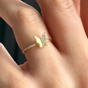 Gold Butterfly Ring – Dainty Adjustable Ring, Minimalist Butterfly Jewelry, Elegant Gift for Her, Cute Fashion Ring, Stackable Band