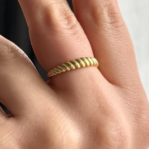 Gold Twisted Dome Ring,  Bold Croissant Ring, Statement Ring for Women,  Twist Ring, Minimalist Fine Jewelry, Gift for Her, Everyday ring