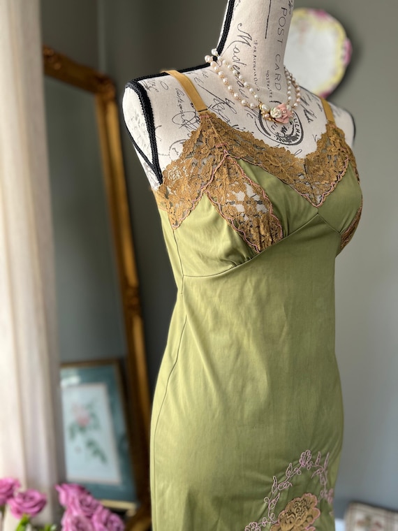 Vintage 1960's Aristocraft Green Lingerie Slip Wit