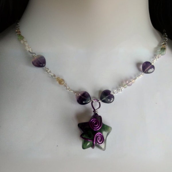 Collier pendentif étoile et cœurs Fluorite multicolore