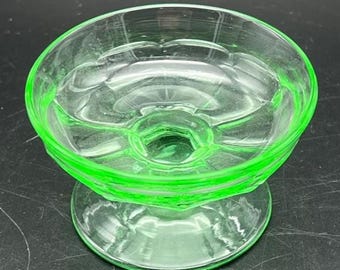 Plato vintage de vidrio verde para frutos secos. Ver detalles y fotos.