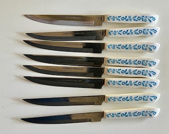 Ocho (8) cuchillos de mesa japoneses antiguos de aciano azul usados