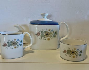 Mini tetera, cremera y azucarero vintage Royal Doulton H5002 con diseño pastoral