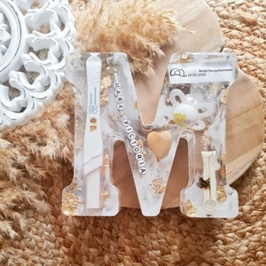 Handmade Baby Birth Keepsake Resin | Customizable Souvenir with Embedded Items | Preserve Precious Memories | Ideal Gift for New Parents.