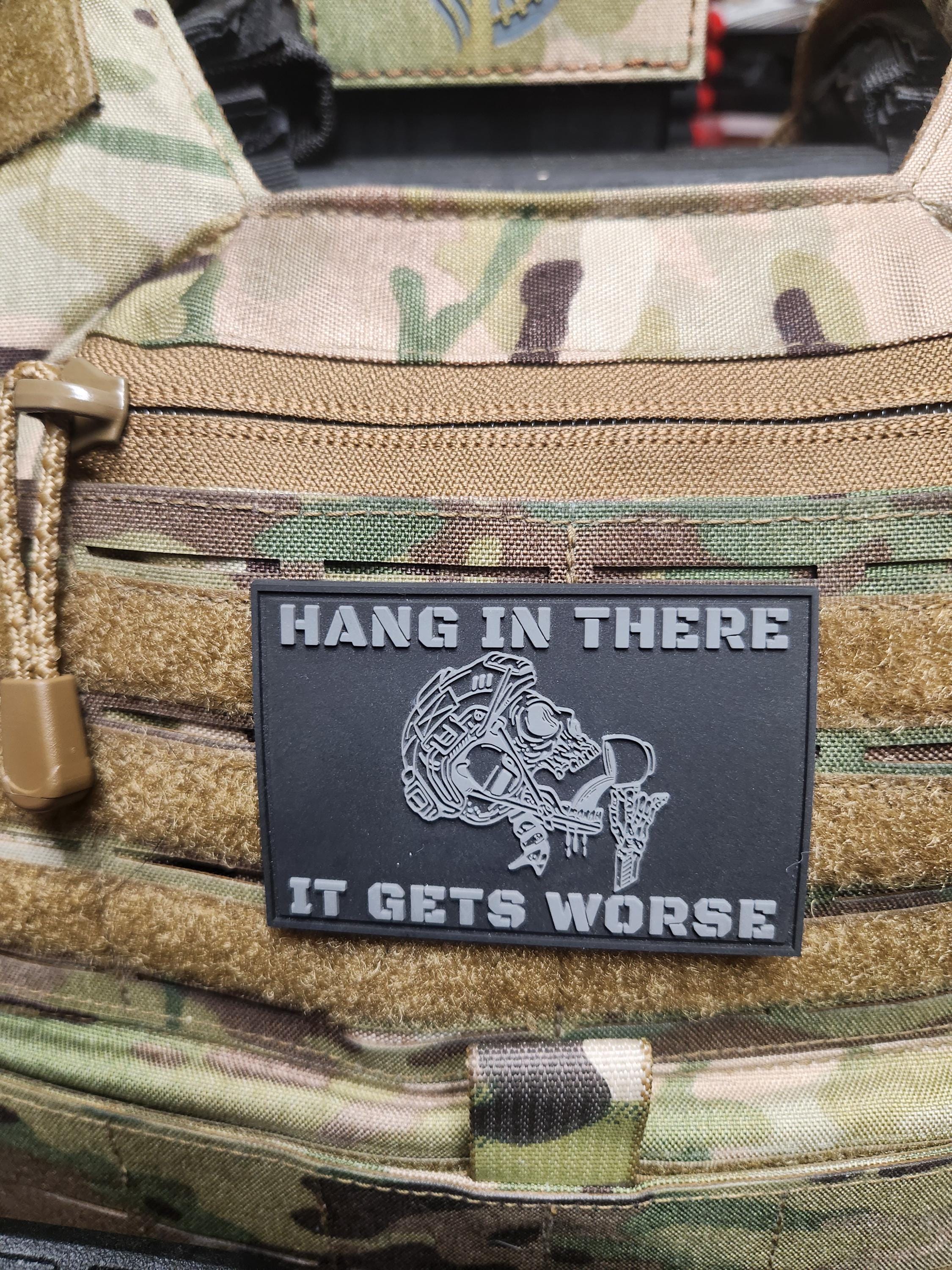 Durchhalten - es wird schlimmer - Militär Hook Loop Aufnäher | Taktisches Zubehör | Stimmung Aufnäher | Uralter Humor | Strapazierfähiger PVC Patch, Hutaufnäher
