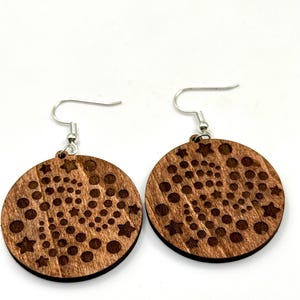 Wood engraved stars earrings. Beautiful round wood earrings with stars, boho jewelry; gift for her; Mother&#39;s Day; engraved jewelry.