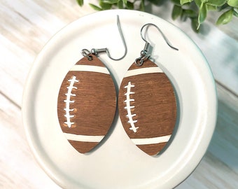 Orecchini pendenti da football – Gioielli per il giorno della partita, accessori per tifosi sportivi, regalo di football per lei, orecchini da football fatti a mano