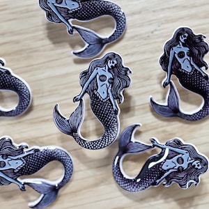 Siren Mermaid UV Resin Pin – Glossy Mythical Ocean Creature Pin for Sea Lovers, Fantasy Fashion, Coastal Aesthetic & Magical Gifts