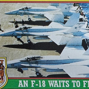 Una carta collezionabile F-18 Waits To Fly (Desert Storm) 1991 Topps Card #29 o migliore offerta