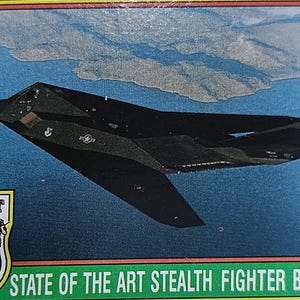 Bombardiere Stealth Fighter all'avanguardia 1991 Topps Desert Storm Series 1 Card #20 o migliore offerta