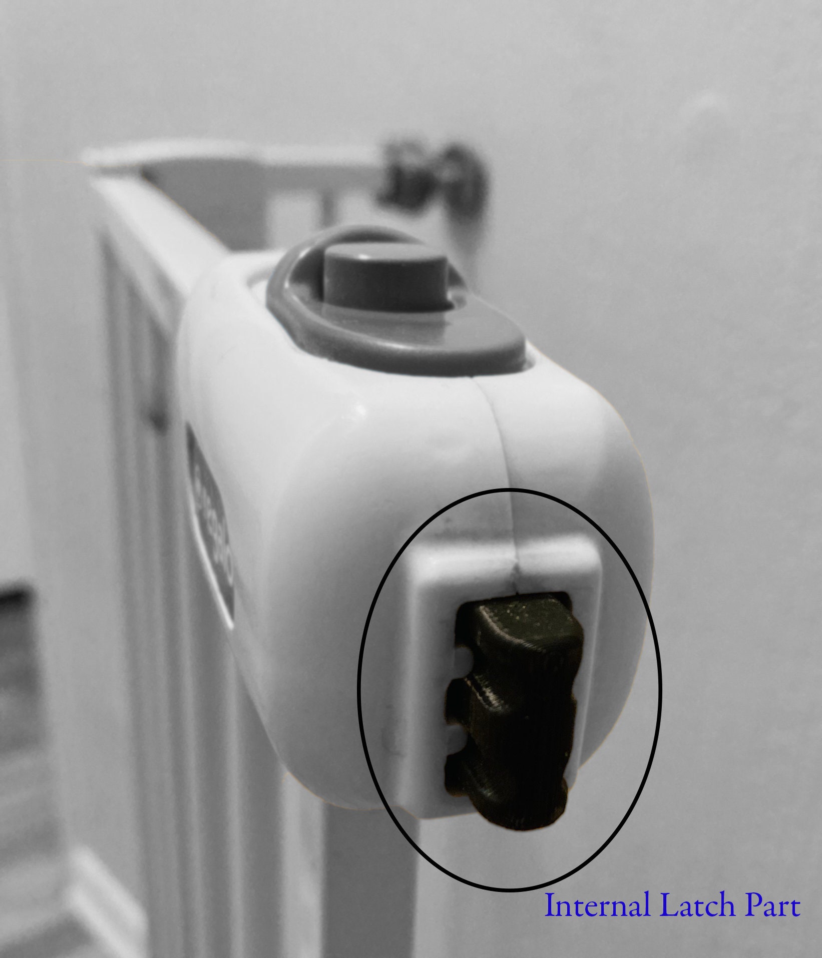 Regalo baby sale gate latch