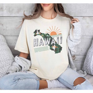 Hawaii Unisex Tshirt, Vintage Vibes Tee, Comfort Colors, Retro Style, Hawaiian Beach Shirt
