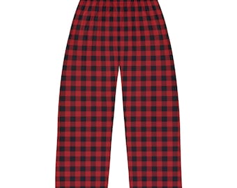 Könnte beinhalten: Rote und schwarze Büffel-Plaid-Schlafanzughose. Die Hose hat einen elastischen Bund und eine lockere Passform. Das klassische Holzfäller-Muster ist ein mutiges Statement für Nachtwäsche oder zum Entspannen.