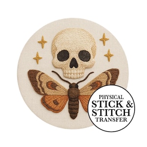 Transferencia de bordado Stick and Stitch - Diseño de calavera y polilla - Tema gótico celestial, papel soluble en agua, esencial para manualidades
