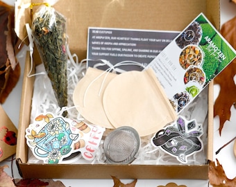Holiday Special Tea gift Box - Organic Herbal Tea Set for Christmas Gift - Caffeine Free Present - Natural Tea Filter Bags & Tea Strainer