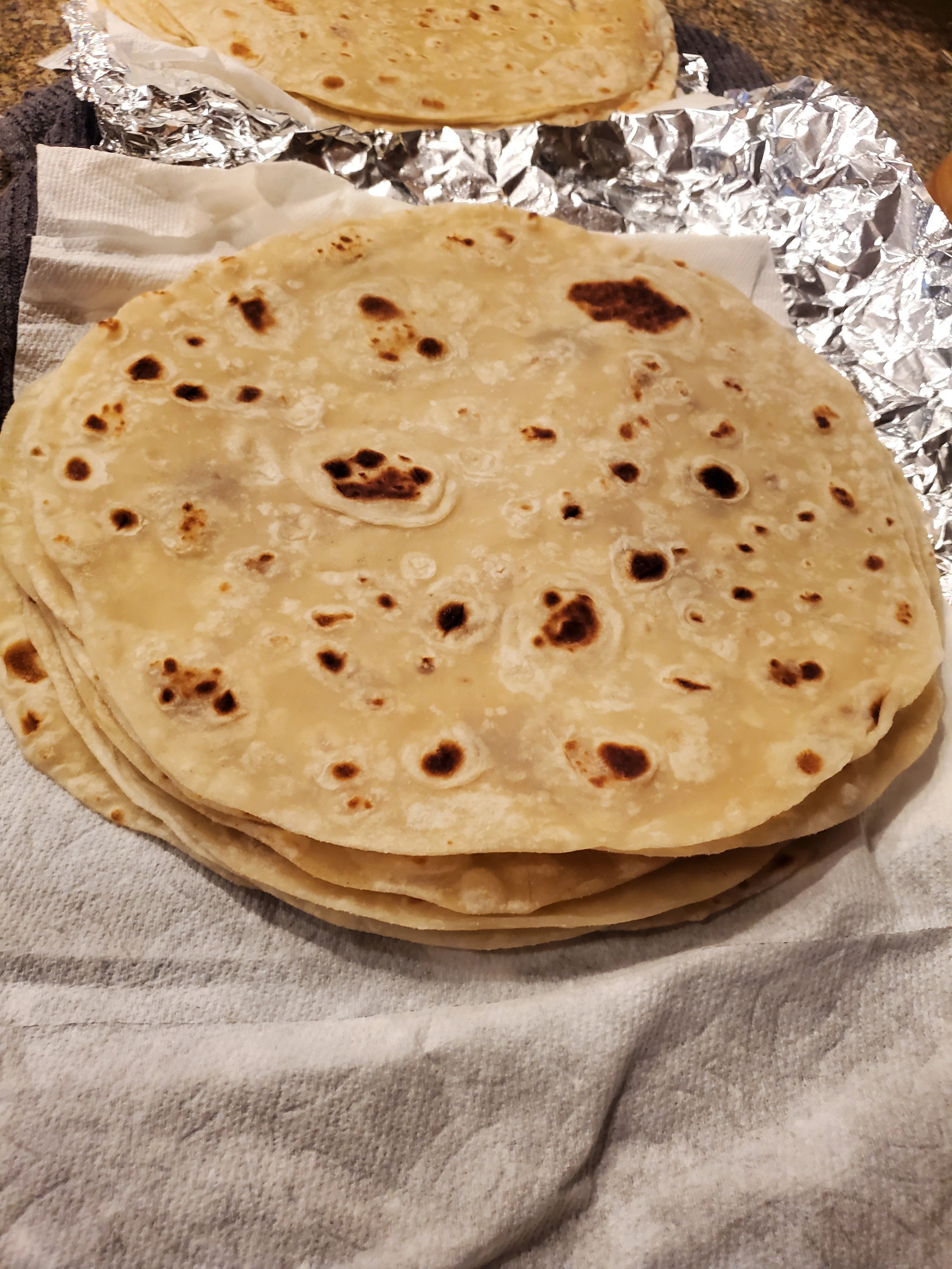 1 Docena De Tortillas De Harina Hechas a Mano De 6 Y 10. 1 Dozen